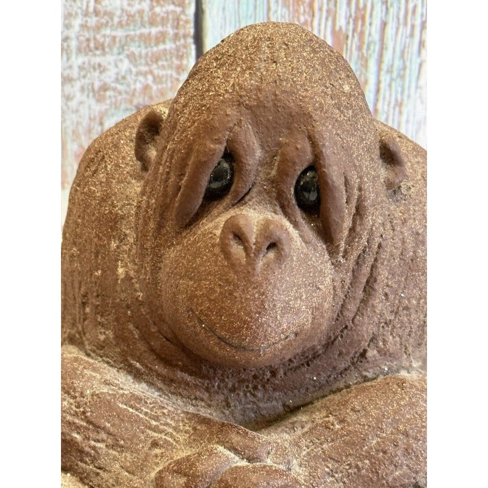 Vintage Lou Rankin Gorilla Concrete Art Sulpture Soulful Glass Eyes Signed 1985 - Picture 3 of 8